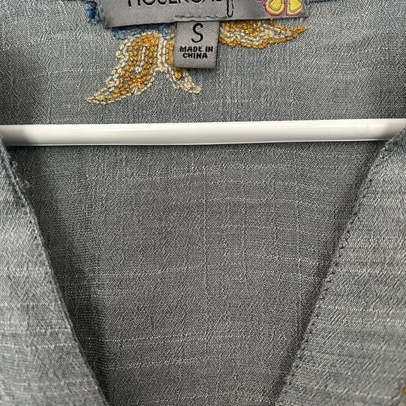 Floral Embroidered Button-Up Tunic - Picture 3 of 8